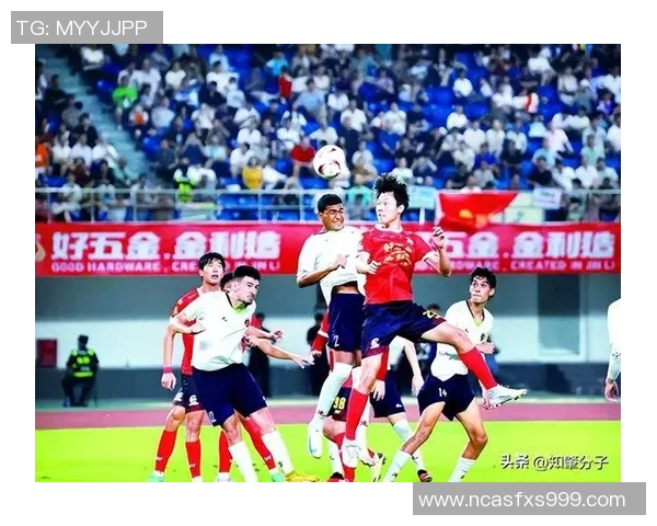 今晚的足球比赛精彩纷呈球迷热情高涨期待胜利时刻